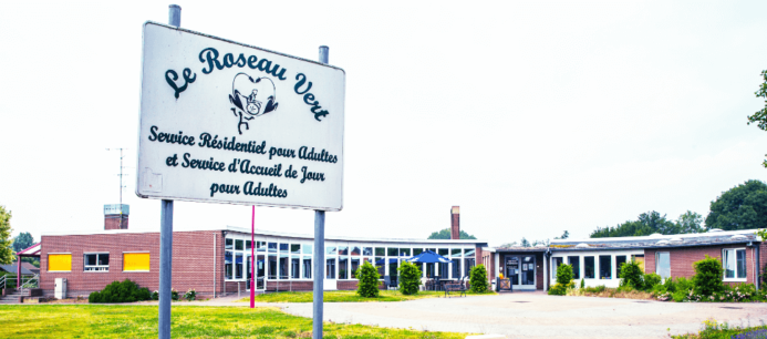 Devanture de l'IMP Le Roseau vert situé à Marchipont en Belgique